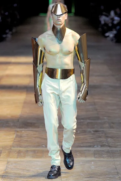 Look 1